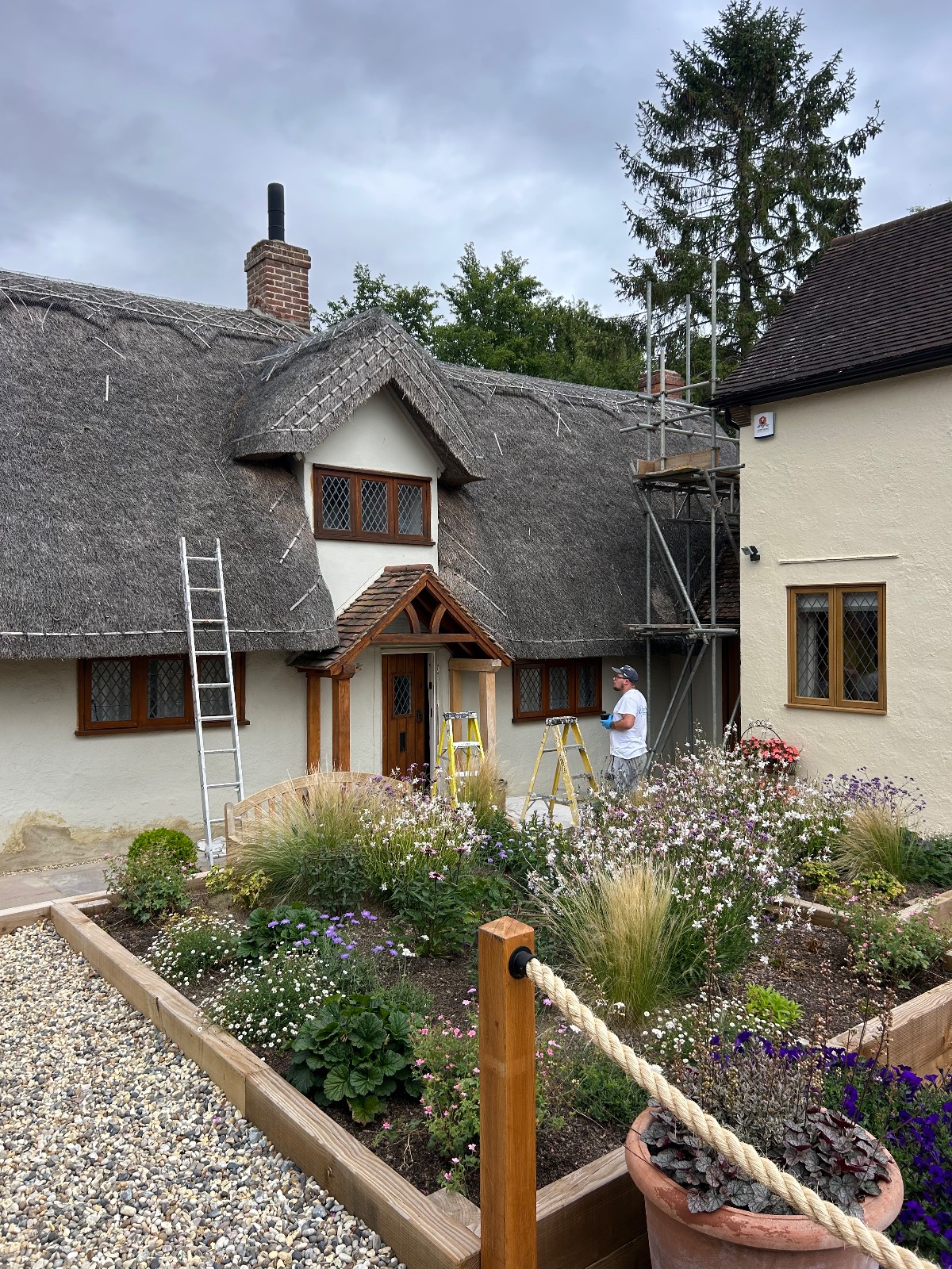 Old Farm house thatch. · Exterior decorating in Manuden Essex